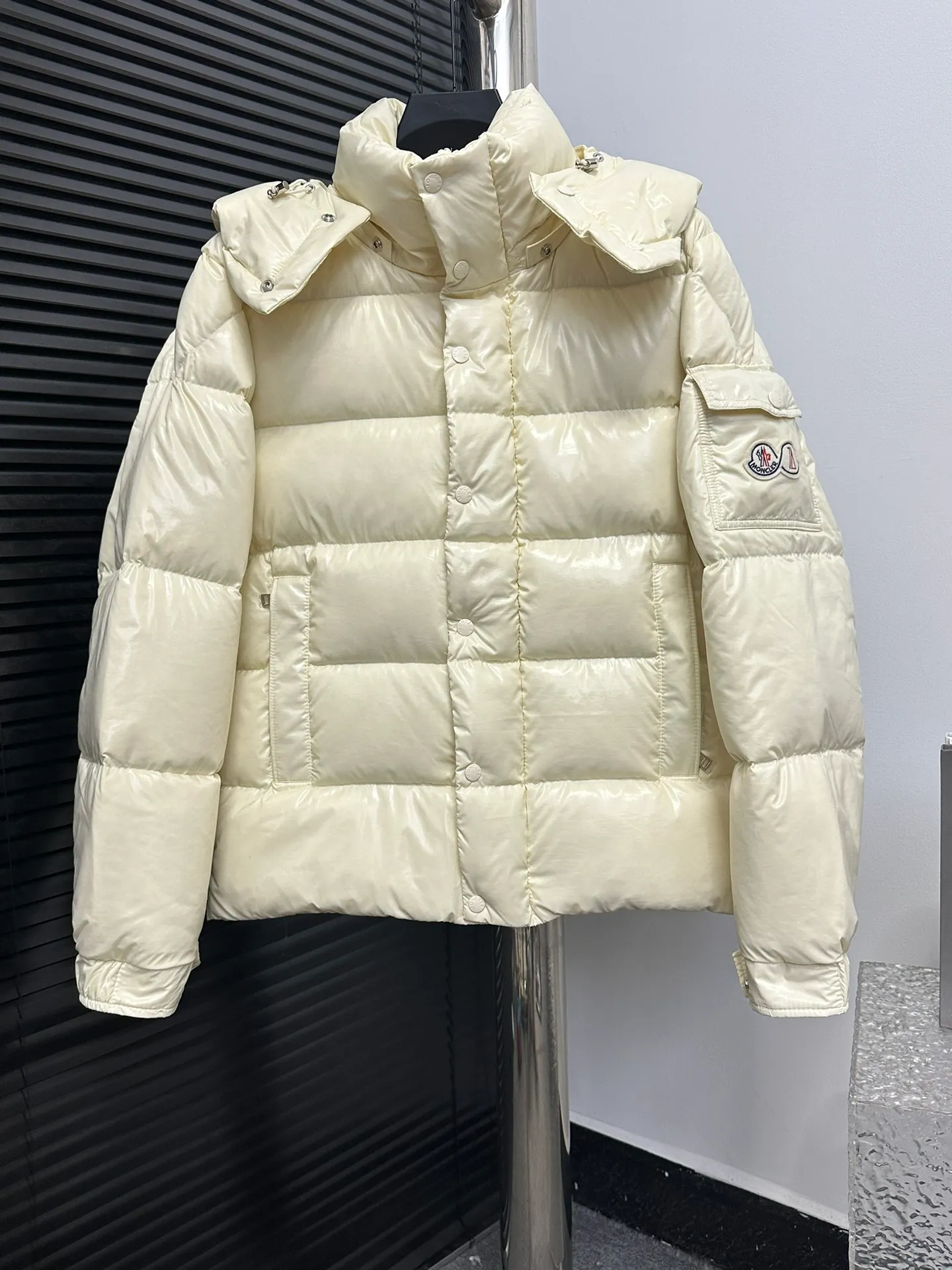 P390 Moncler/ 2026 70 、 。 DNA ， ， 。 Classic ， 、 。 Classic 70 。 Quality， 90 ，Premium Quality ， ，Black ！ Sizes M-3XL